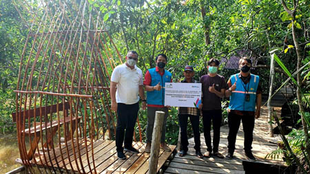 PLN Peduli Bantu Kembangkan Wisata Mangrove Sungai Ukai